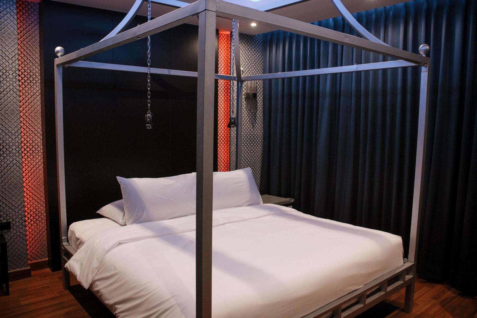 G Boutique Silom Hotel Бангкок Екстер'єр фото