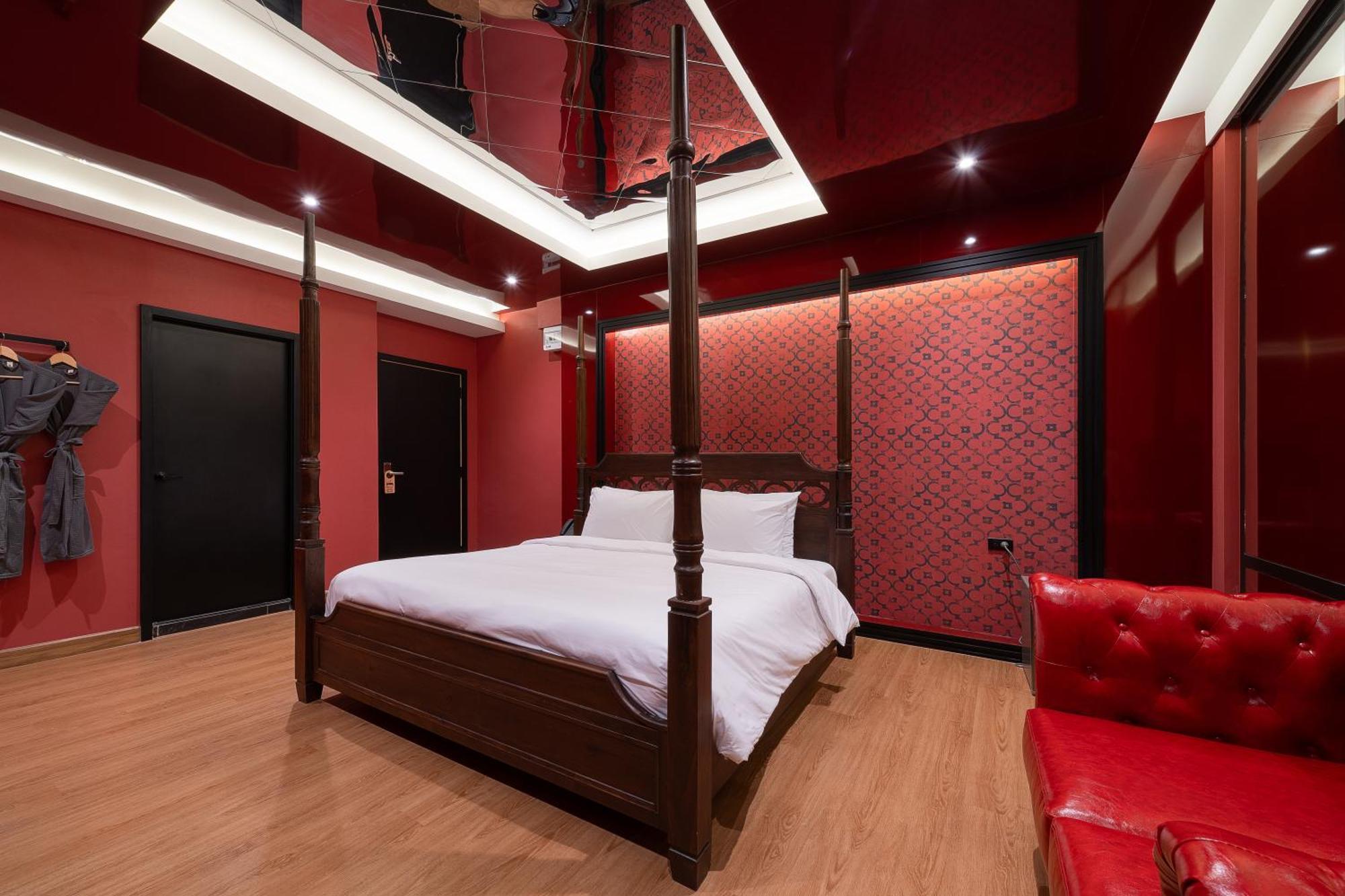 G Boutique Silom Hotel Бангкок Екстер'єр фото