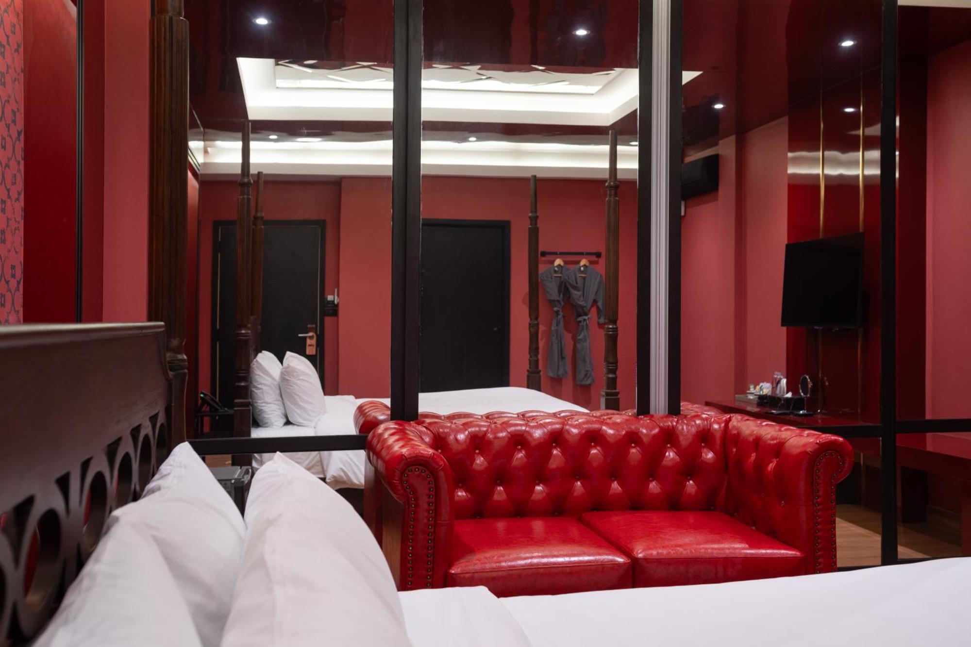 G Boutique Silom Hotel Бангкок Екстер'єр фото