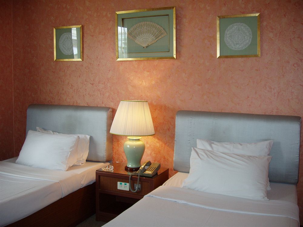 G Boutique Silom Hotel Бангкок Екстер'єр фото