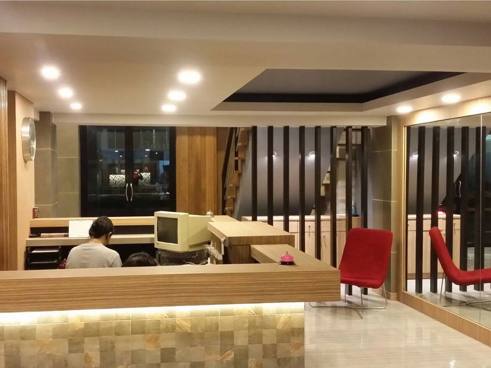 G Boutique Silom Hotel Бангкок Екстер'єр фото